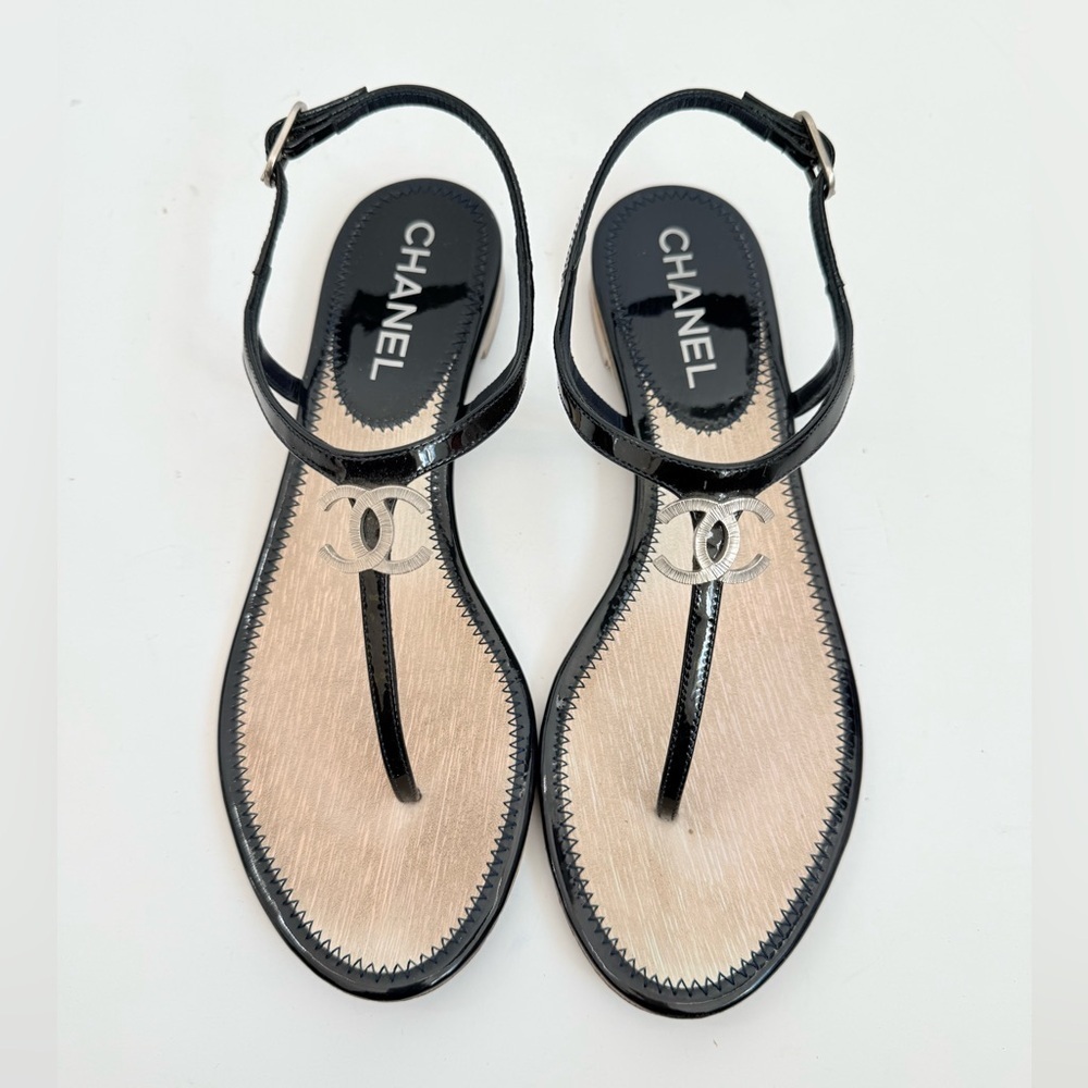 CHANEL Black Patent Leather CC Logo Thong flat Sandal 2013C EU 37.5 US 7.5